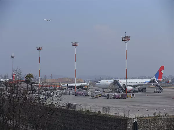 अमेरिका के सख्त रुख के बीच Nepali निर्वासितों को लेकर पहला चार्टर्ड विमान काठमांडू पहुंचा अमेरिका के सख्त रुख के बीच Nepali निर्वासितों को लेकर पहला चार्टर्ड विमान काठमांडू पहुंचा