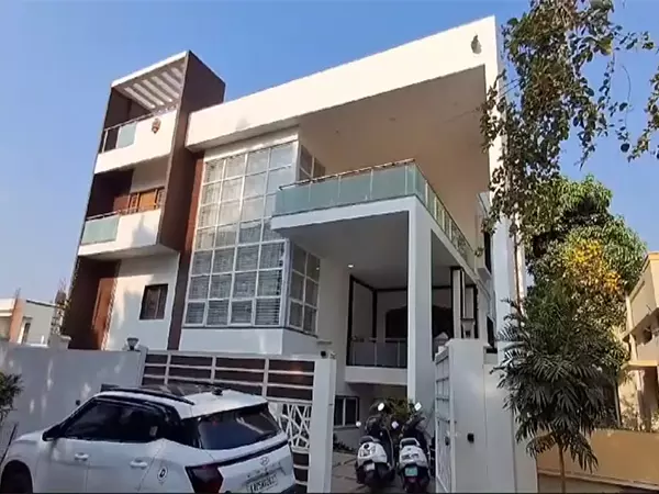 Karnataka: आय से अधिक संपत्ति मामले में लोकायुक्त ने अधिकारियों के परिसरों पर छापे मारे Karnataka: आय से अधिक संपत्ति मामले में लोकायुक्त ने अधिकारियों के परिसरों पर छापे मारे