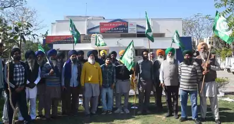 Mohali में किसान आंदोलन से यातायात प्रभावित Mohali में किसान आंदोलन से यातायात प्रभावित