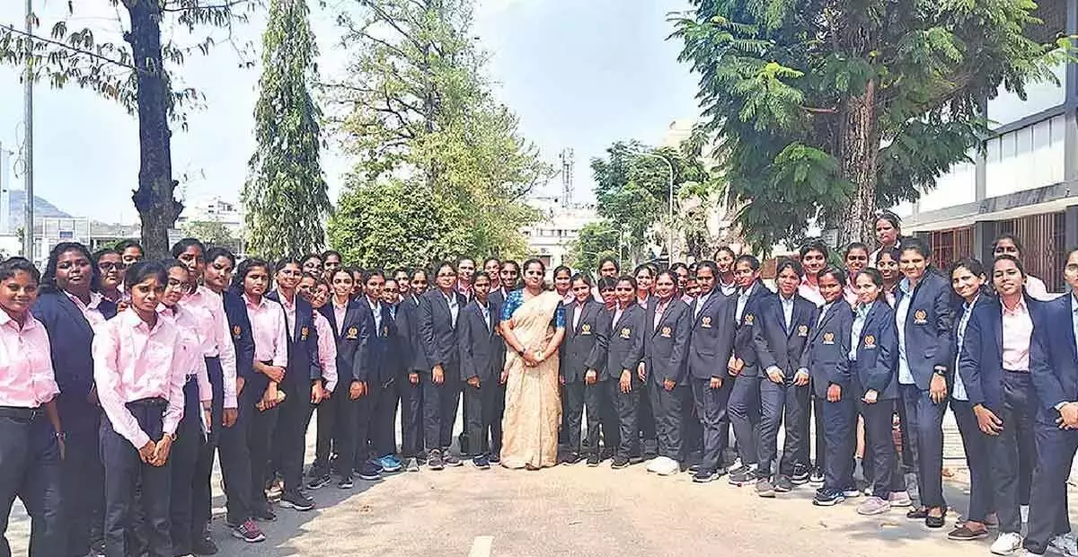 Andhra: तक्षशिला के छात्रों ने विधानसभा की कार्यवाही देखी Andhra: तक्षशिला के छात्रों ने विधानसभा की कार्यवाही देखी