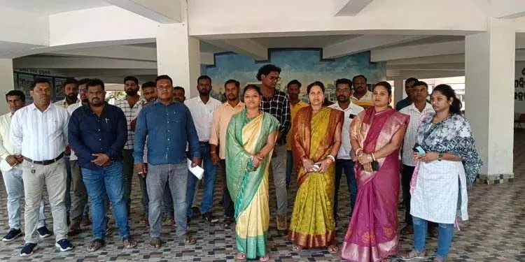 Chhatrapur अधिकारियों के लगातार तबादलों पर गुस्सा Chhatrapur अधिकारियों के लगातार तबादलों पर गुस्सा