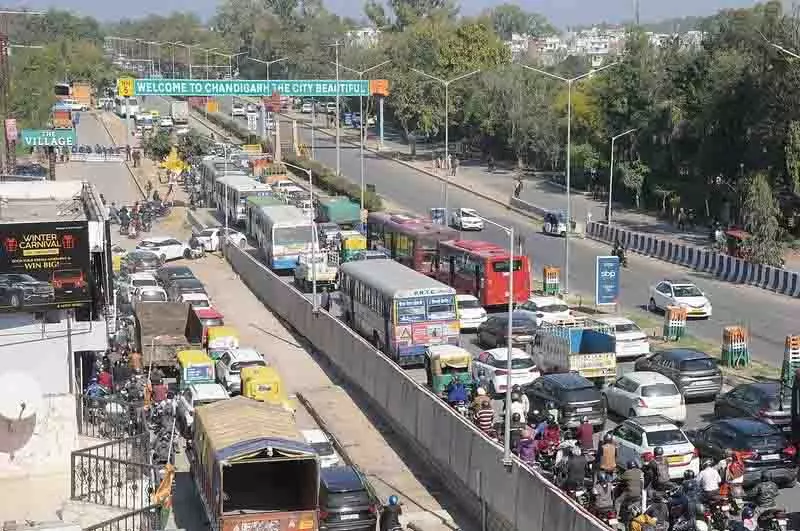 Farmer Protest: शहर की सीमाओं पर जाम के कारण बाइक टैक्सी का किराया बढ़ा Farmer Protest: शहर की सीमाओं पर जाम के कारण बाइक टैक्सी का किराया बढ़ा