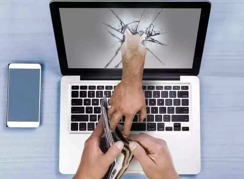 Digital Arrest: सेक्शन 8 की महिला को 57 लाख रुपये का नुकसान Digital Arrest: सेक्शन 8 की महिला को 57 लाख रुपये का नुकसान