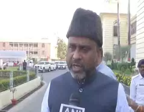 AIMIM MLA ने औरंगजेब का बचाव किया, आजमी के निलंबन पर भाजपा की आलोचना की AIMIM MLA ने औरंगजेब का बचाव किया, आजमी के निलंबन पर भाजपा की आलोचना की