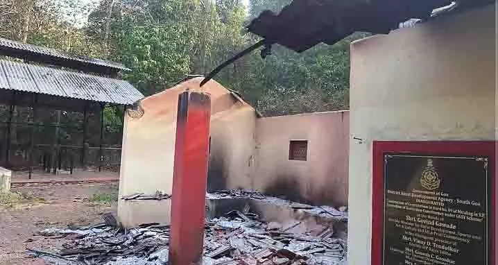 Mirabaug-Sanvordem के श्मशान घाट में संदिग्ध आग लगी Mirabaug-Sanvordem के श्मशान घाट में संदिग्ध आग लगी