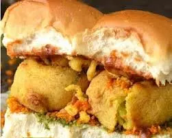 Recipe :कुछ चटपटा खाने का मन हो तो बनाएं वड़ा पाव, यहां जानें रेसिपी Recipe :कुछ चटपटा खाने का मन हो तो बनाएं वड़ा पाव, यहां जानें रेसिपी