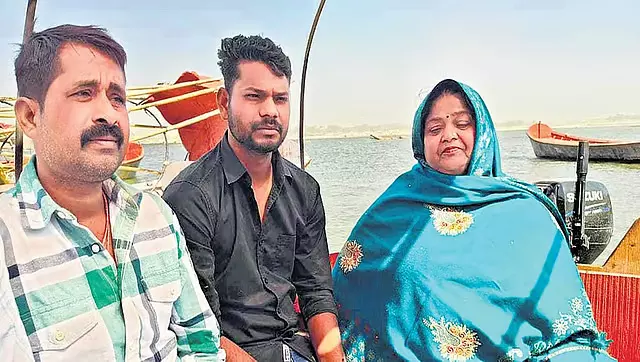 कुंभ मेले ने बदली जिंदगी; बोटमैन ने 45 दिन में कमाए 30 करोड़ कुंभ मेले ने बदली जिंदगी; बोटमैन ने 45 दिन में कमाए 30 करोड़