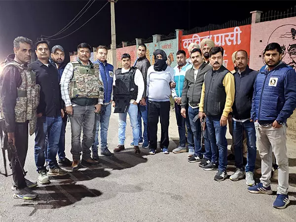 आईएसआई से जुड़े बीकेआई आतंकी गिरफ्तार, UP police ने और गोला-बारूद, वस्तुएं बरामद कीं आईएसआई से जुड़े बीकेआई आतंकी गिरफ्तार, UP police ने और गोला-बारूद, वस्तुएं बरामद कीं
