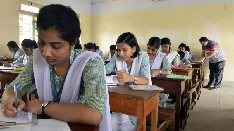 AP में इंटर द्वितीय वर्ष के सात छात्रों पर कदाचार का मामला दर्ज किया AP में इंटर द्वितीय वर्ष के सात छात्रों पर कदाचार का मामला दर्ज किया