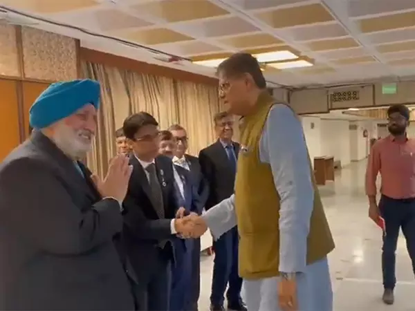 संसद में नए आयकर विधेयक की जांच के लिए Lok Sabha की चयन समिति की बैठक चल रही संसद में नए आयकर विधेयक की जांच के लिए Lok Sabha की चयन समिति की बैठक चल रही