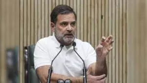 मानहानि मामले में पेश न होने पर राहुल गांधी पर 200 रुपये का जुर्माना मानहानि मामले में पेश न होने पर राहुल गांधी पर 200 रुपये का जुर्माना
