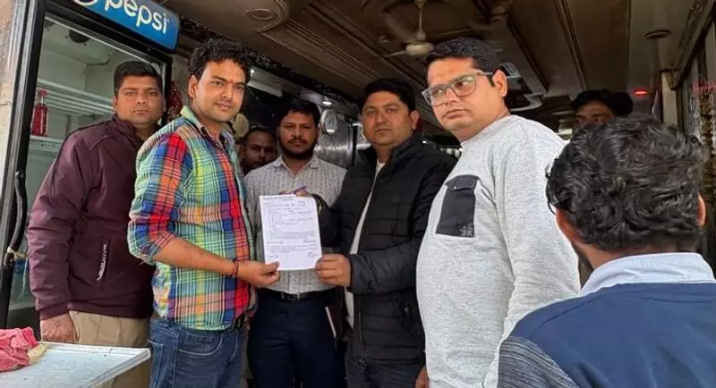 Haryana : प्रतिबंधित पॉलीथीन बैग का उपयोग करने पर चार दुकानदारों के चालान काटे गए Haryana : प्रतिबंधित पॉलीथीन बैग का उपयोग करने पर चार दुकानदारों के चालान काटे गए