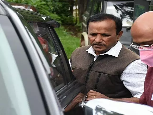 कोडानाड हत्या और डकैती मामला: मैनेजर नटराजन पहली बार पेश हुए कोडानाड हत्या और डकैती मामला: मैनेजर नटराजन पहली बार पेश हुए