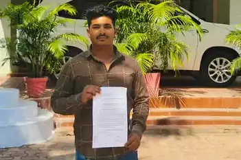 NSUI नेता की बदमाश के साथ दोस्ती, गोली मारने युवक को धमकाया NSUI नेता की बदमाश के साथ दोस्ती, गोली मारने युवक को धमकाया