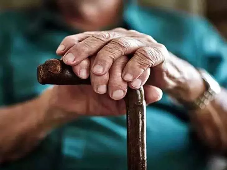 बेटा-बहू चप्पल से मारेंगे तो... , सुसाइड नोट मिलते ही एक्शन में पुलिस, बेहद ही शर्मसार करने वाली खबर बेटा-बहू चप्पल से मारेंगे तो... , सुसाइड नोट मिलते ही एक्शन में पुलिस, बेहद ही शर्मसार करने वाली खबर