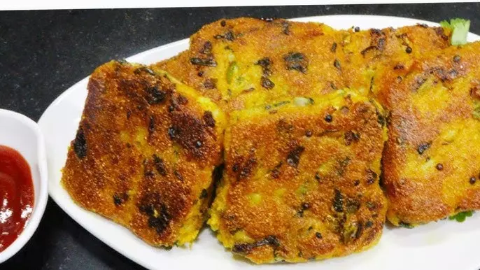 सूजी वेजी स्क्वेर्स रेसिपी सूजी वेजी स्क्वेर्स रेसिपी