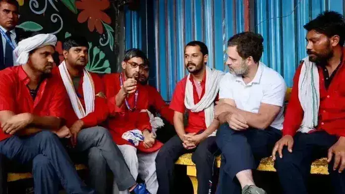 राहुल ने रेलवे क्वार्टरों की मांगों को सरकार तक पहुंचाने और उनके अधिकारों के लिए राहुल ने रेलवे क्वार्टरों की मांगों को सरकार तक पहुंचाने और उनके अधिकारों के लिए