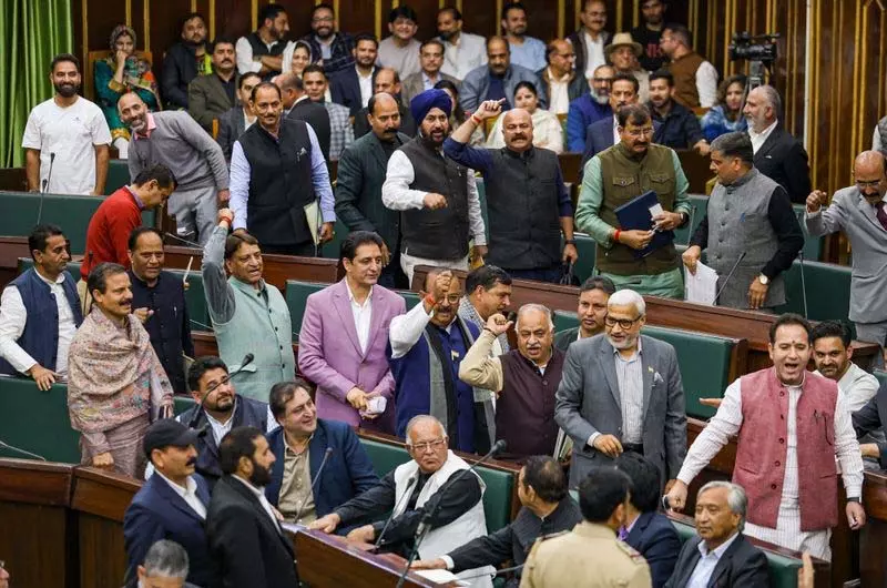 J&K बजट सत्र: 1931 हत्याकांड पर हंगामे के बीच भाजपा सदस्यों ने किया वॉकआउट J&K बजट सत्र: 1931 हत्याकांड पर हंगामे के बीच भाजपा सदस्यों ने किया वॉकआउट
