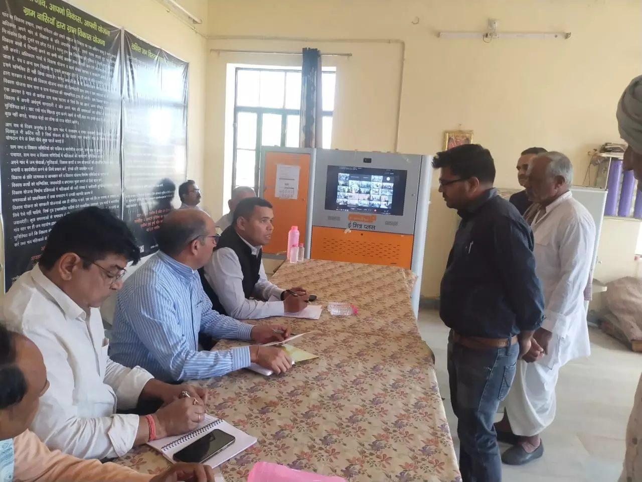 Churu: समस्याओं को सुनकर त्वरित निस्तारण से आमजन को संतुष्ट करें अधिकारी: सुराणा Churu: समस्याओं को सुनकर त्वरित निस्तारण से आमजन को संतुष्ट करें अधिकारी: सुराणा