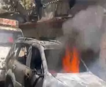 हजरतगंज में मल्टीलेवल पार्किंग में लगी आग, कई गाड़ियां जलकर खाक हजरतगंज में मल्टीलेवल पार्किंग में लगी आग, कई गाड़ियां जलकर खाक