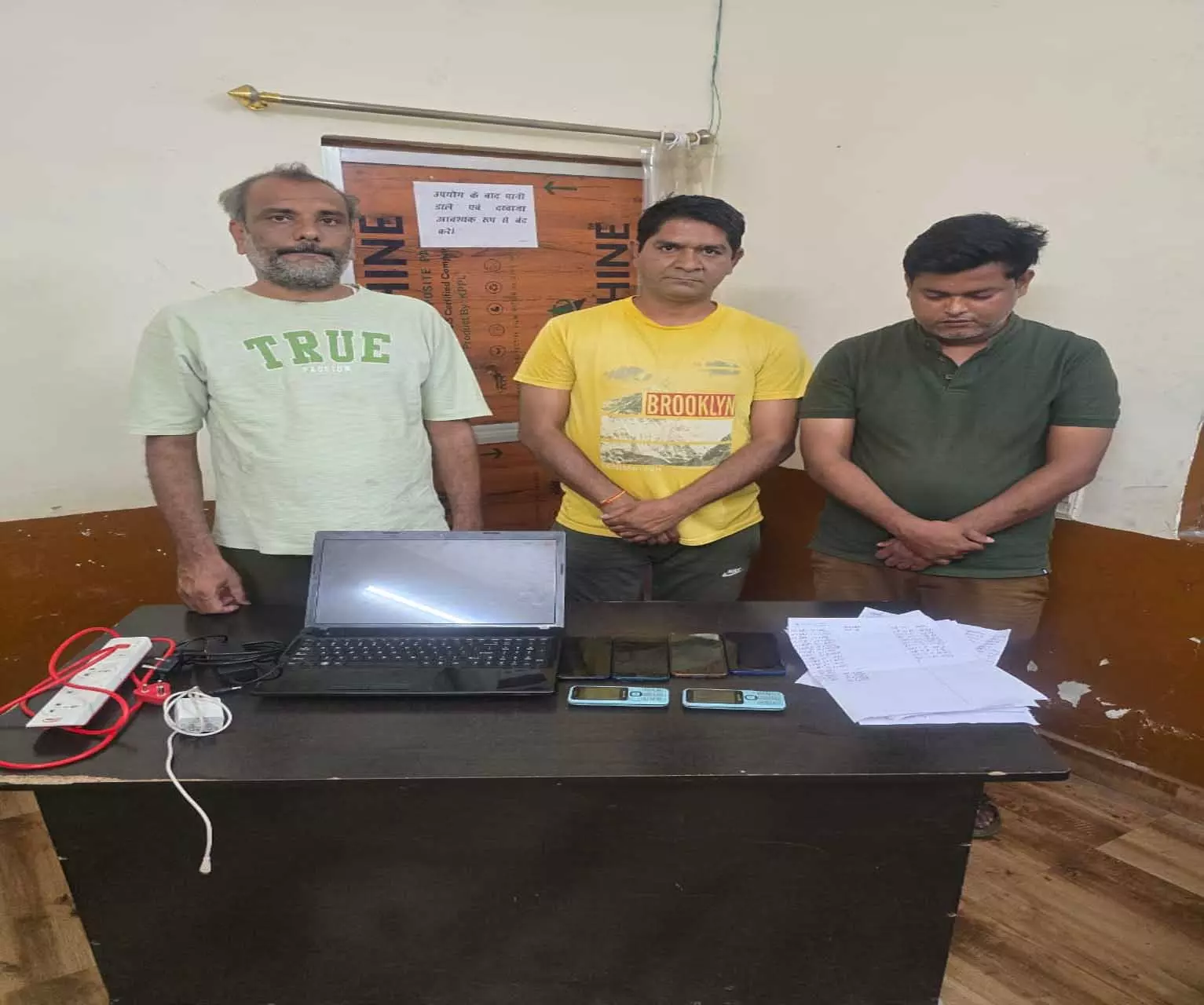 Raipur Breaking: ICC चैंपियंस ट्रॉफी में सट्टा खिलाने वाले 3 बुकी गिरफ्तार Raipur Breaking: ICC चैंपियंस ट्रॉफी में सट्टा खिलाने वाले 3 बुकी गिरफ्तार