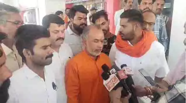 बजरंग दल विश्व हिंदू परिषद के नेताओं कार्यकर्ताओं ने किया कलेक्ट्रेटभवन का घेराव बजरंग दल विश्व हिंदू परिषद के नेताओं कार्यकर्ताओं ने किया कलेक्ट्रेटभवन का घेराव