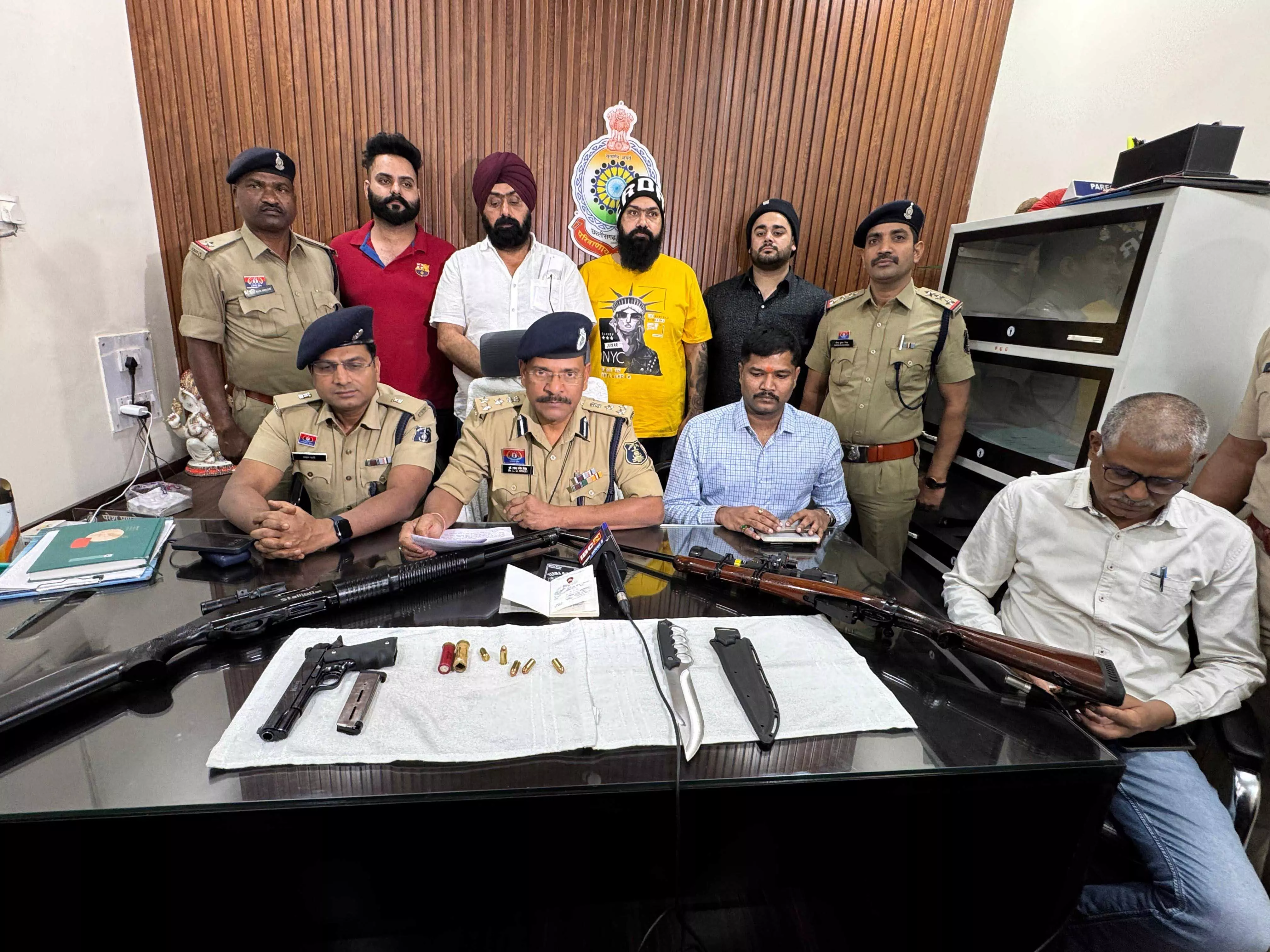 Raipur Breaking: कार गराज में फायरिंग मामलें में 4 आरोपी गिरफ्तार Raipur Breaking: कार गराज में फायरिंग मामलें में 4 आरोपी गिरफ्तार