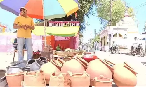 देसी फ्रिज का चलन तेजी से, शहरों में गांव से ज्यादा डिमांड देसी फ्रिज का चलन तेजी से, शहरों में गांव से ज्यादा डिमांड