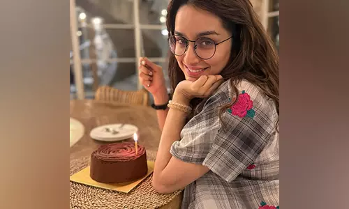 Shraddha Kapoor ने अपने जन्मदिन के जश्न की झलकियाँ साझा कीं Shraddha Kapoor ने अपने जन्मदिन के जश्न की झलकियाँ साझा कीं