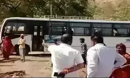 Nawada: नारदीगंज प्रखंड में बिजली का तार टूटने से बस पर सवार चार लोगों की मौत Nawada: नारदीगंज प्रखंड में बिजली का तार टूटने से बस पर सवार चार लोगों की मौत