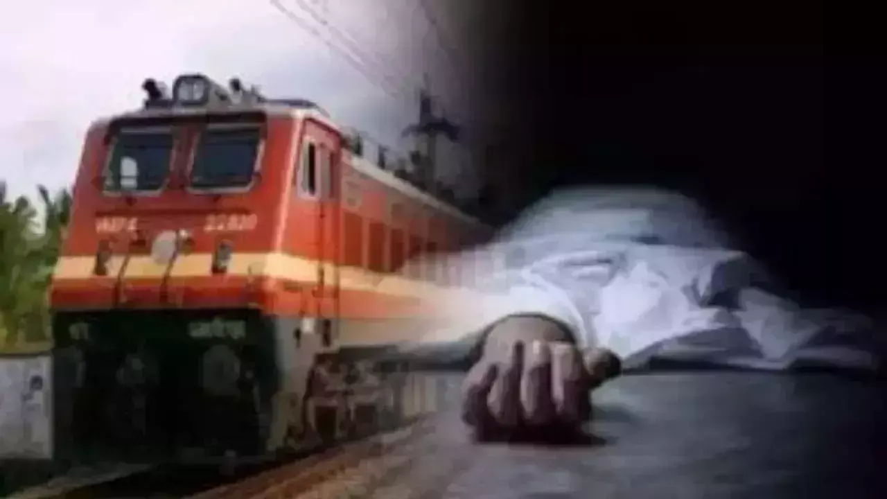 Mirzapur: रेलवे ट्रैक पर दिव्यांग युवक की मालगाड़ी की चपेट में आने से मौत