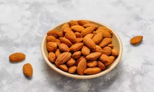 Almond Peels Benefits: कचरा समझकर न फेकें बादाम का छिलका, इन तरीकों से करें इस्तेमाल मिलेंगे कई सारे फायदे Almond Peels Benefits: कचरा समझकर न फेकें बादाम का छिलका, इन तरीकों से करें इस्तेमाल मिलेंगे कई सारे फायदे