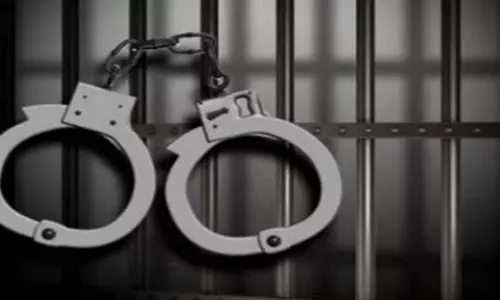 Kerala: एट्टूमनूर के पास पत्नी और बच्चों को आत्महत्या के लिए उकसाने के आरोप में व्यक्ति गिरफ्तार