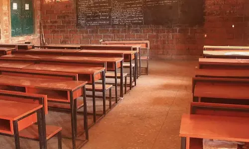 Tamil Nadu: तमिलनाडु में सरकारी स्कूल में जाति गीत पर नाचते और पार्टी के झंडे लहराते बच्चों के कारण विवाद