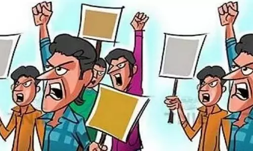 Tamil Nadu: 50 संविदा सफाई कर्मचारियों ने तत्काल भुगतान की मांग को लेकर किया प्रदर्शन