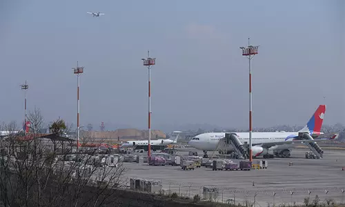 अमेरिका के सख्त रुख के बीच Nepali निर्वासितों को लेकर पहला चार्टर्ड विमान काठमांडू पहुंचा अमेरिका के सख्त रुख के बीच Nepali निर्वासितों को लेकर पहला चार्टर्ड विमान काठमांडू पहुंचा