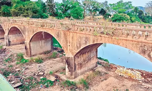 Odisha: महेंद्रथनया नदी पर बने पुल जर्जर और खतरनाक स्थिति Odisha: महेंद्रथनया नदी पर बने पुल जर्जर और खतरनाक स्थिति