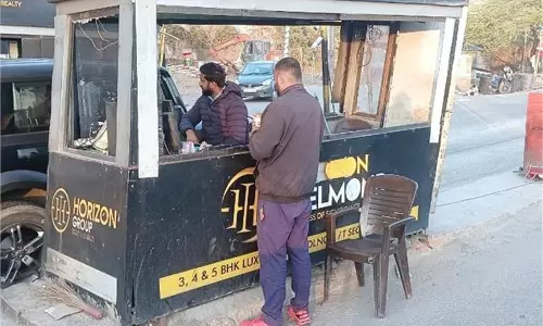 Himachal Pradesh: परवाणू टोल बैरियर पर अज्ञात लोगों ने की तोड़फोड़, पुलिस कर रही जांच Himachal Pradesh: परवाणू टोल बैरियर पर अज्ञात लोगों ने की तोड़फोड़, पुलिस कर रही जांच