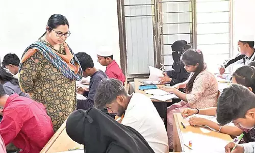 Telangana: कलेक्टर ने निर्मल में परीक्षा केंद्र का निरीक्षण किया