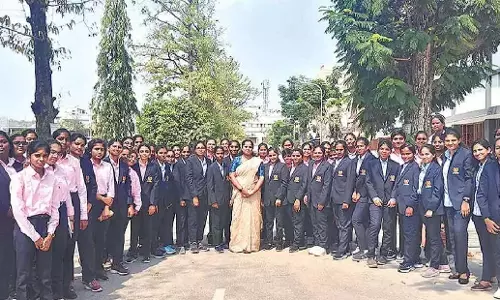 Andhra: तक्षशिला के छात्रों ने विधानसभा की कार्यवाही देखी Andhra: तक्षशिला के छात्रों ने विधानसभा की कार्यवाही देखी