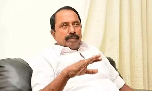 KA Sengottaiyan की अध्यक्षता में हुई AIADMK की बैठक में हाथापाई हो गई KA Sengottaiyan की अध्यक्षता में हुई AIADMK की बैठक में हाथापाई हो गई