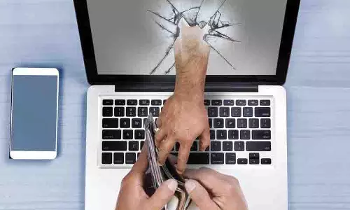 Digital Arrest: सेक्शन 8 की महिला को 57 लाख रुपये का नुकसान