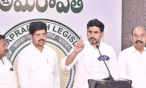 Andhra: लोकेश ने विधानसभा में विपक्षी पार्टी का दर्जा मांगने पर वाईएसआरसीपी की आलोचना की Andhra: लोकेश ने विधानसभा में विपक्षी पार्टी का दर्जा मांगने पर वाईएसआरसीपी की आलोचना की