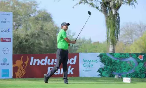 Chandigarh के गोल्फ खिलाड़ी हरेंद्र गुप्ता ने अहमदाबाद ओपन में बढ़त हासिल की