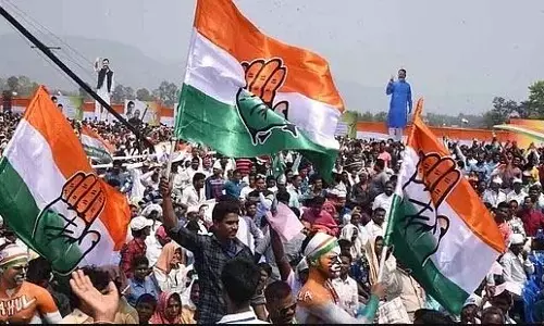 ‘ब्लैक लिस्टेड’ कंपनी को काम पर रखने के मुद्दे पर कांग्रेस ने मुख्यमंत्री के घर पर प्रदर्शन किया