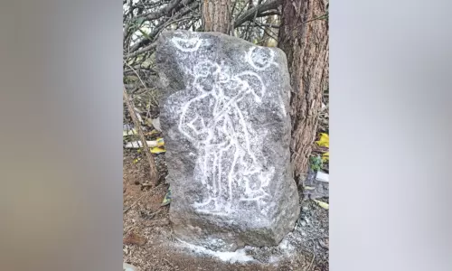 Virudhunagar में वामन का चित्र अंकित 300 साल पुराना असंरेखित पत्थर मिला Virudhunagar में वामन का चित्र अंकित 300 साल पुराना असंरेखित पत्थर मिला