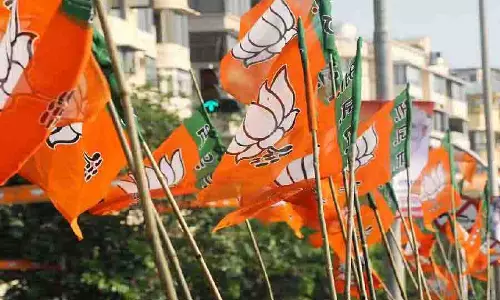 Malda में आवास कट मनी मामले में भाजपा पंचायत नेता पर उंगली उठाई गई Malda में आवास कट मनी मामले में भाजपा पंचायत नेता पर उंगली उठाई गई