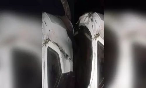 कार पेड़ से टकराई, 4 दोस्तों की मौत, शादी समारोह में शामिल होने निकले थे कार पेड़ से टकराई, 4 दोस्तों की मौत, शादी समारोह में शामिल होने निकले थे