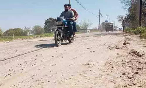 Hoshiarpur-Una सड़क पर यात्रा करना मुश्किल, जल्द ही राहत मिलने की उम्मीद