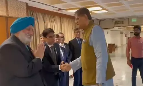 संसद में नए आयकर विधेयक की जांच के लिए Lok Sabha की चयन समिति की बैठक चल रही
